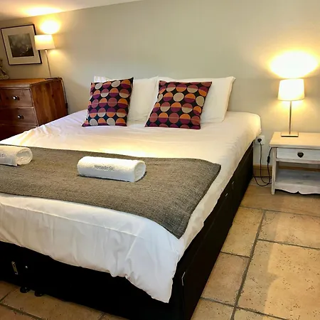 מלון דירות The Castle, 10 Bedroom Chalet, Centre