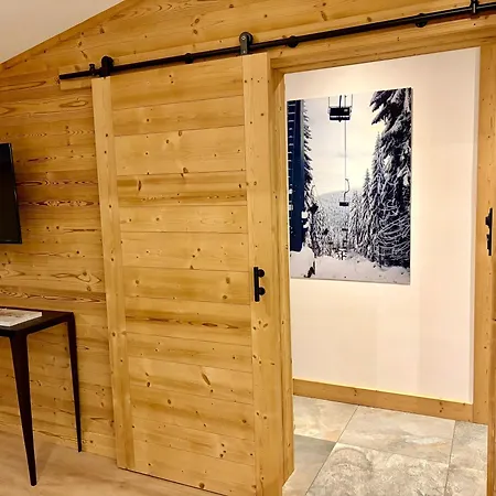 Hotel apartamentowy The Castle, 10 Bedroom Chalet, Centre