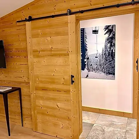 The Castle, 10 Bedroom Chalet, Centre Hotel apartamentowy *