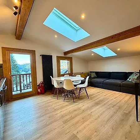 The Castle, 10 Bedroom Chalet, Centre شقة فندقية
