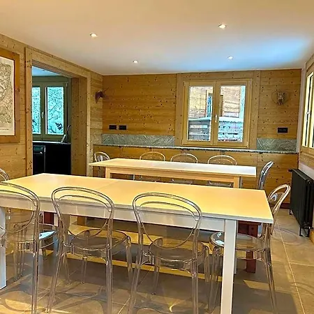 Hotel apartamentowy The Castle, 10 Bedroom Chalet, Centre *