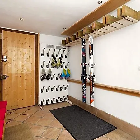 The Castle, 10 Bedroom Chalet, Centre Hotel apartamentowy *