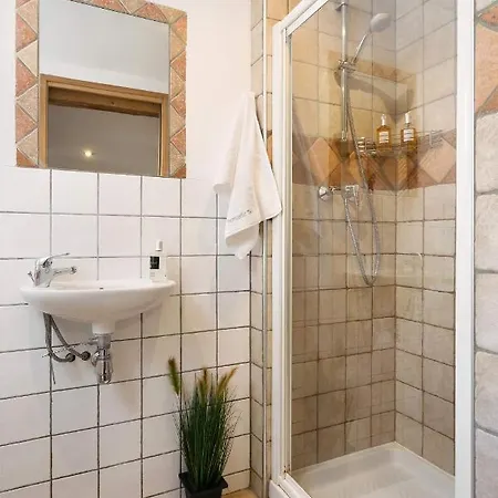 Lejlighedshotel The Castle, 10 Bedroom Chalet, Centre *