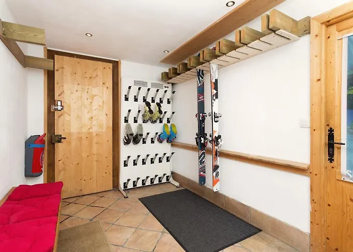 The Castle, 10 Bedroom Chalet, Centre Hotel apartamentowy *