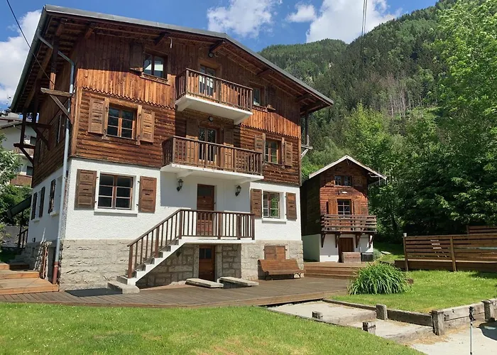 Hotel apartamentowy The Castle, 10 Bedroom Chalet, Centre *