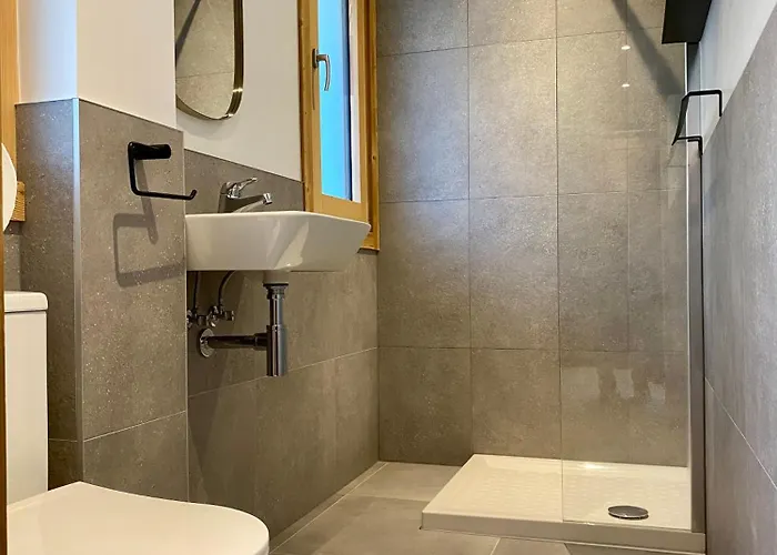 מלון דירות The Castle, 10 Bedroom Chalet, Centre
