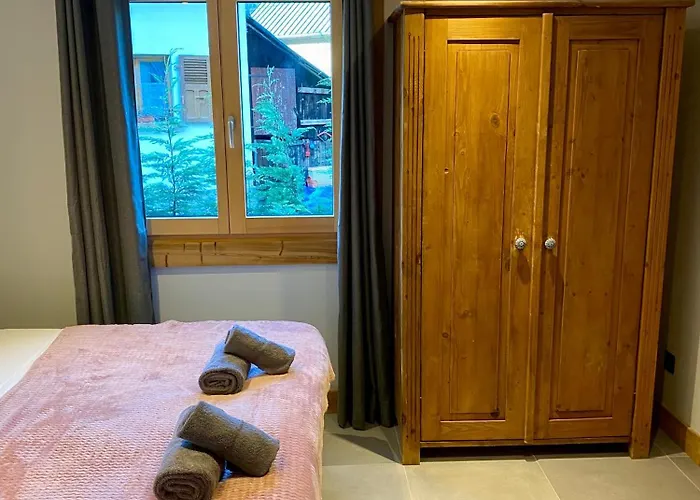 The Castle, 10 Bedroom Chalet, Centre מלון דירות *